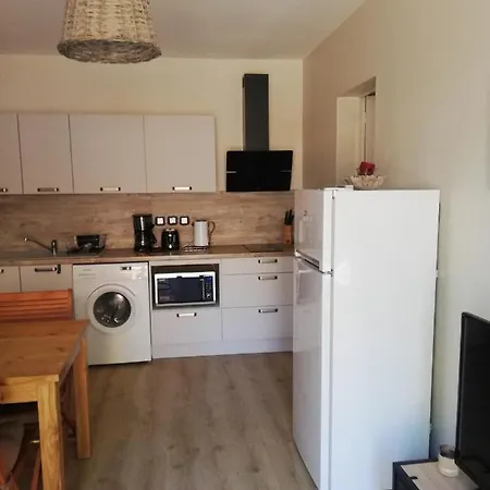 Δωμάτια σε οικογενειακή κατοικία Manon